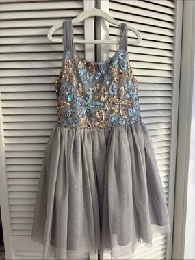 Zumiez size 10 Girls' Gray Sequin Floral Tulle Dress